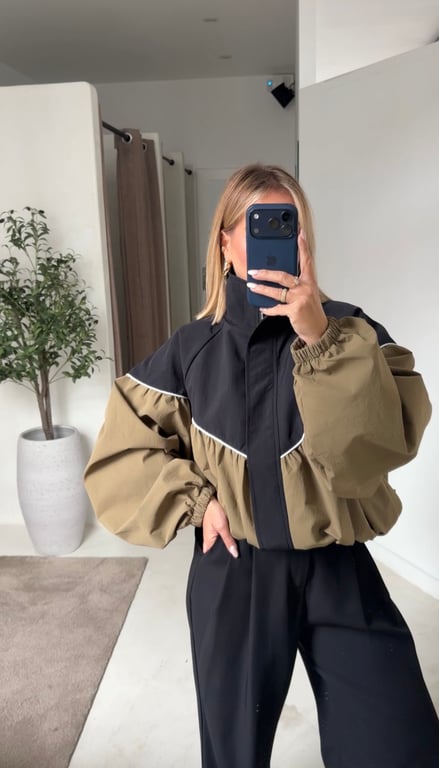 Veste oversize kaki et noir col montant — vue alternative