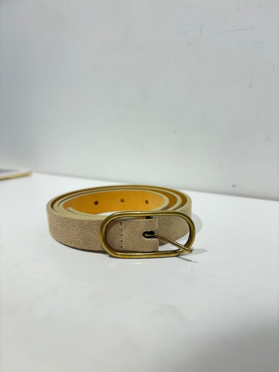 Ceinture fine en daim beige, boucle dorée