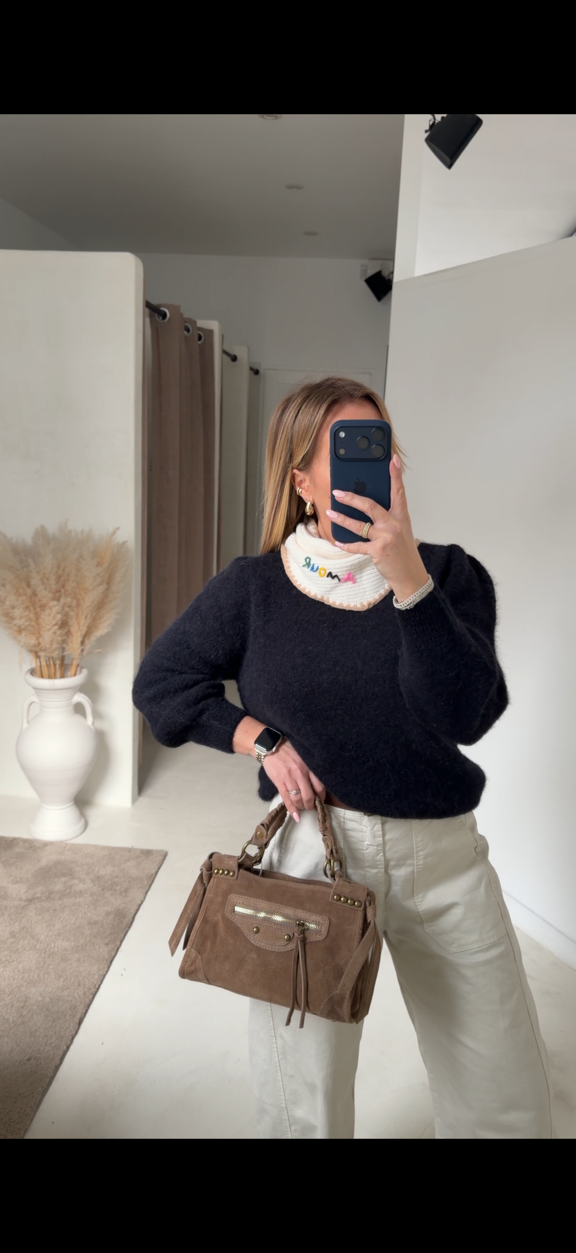 Col triangle écru et beige, brodé « amour » — vue 2