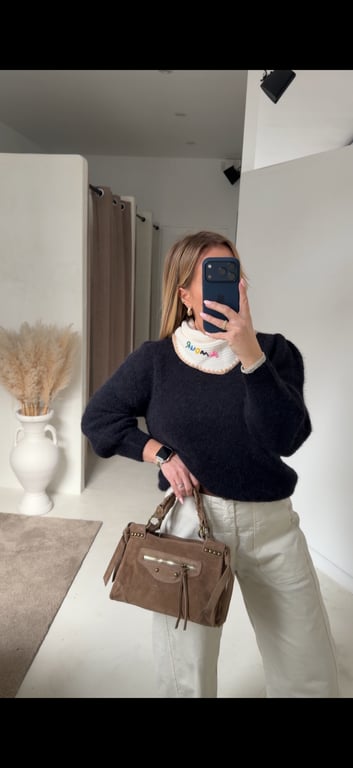 Col triangle écru et beige, brodé « amour » — vue alternative