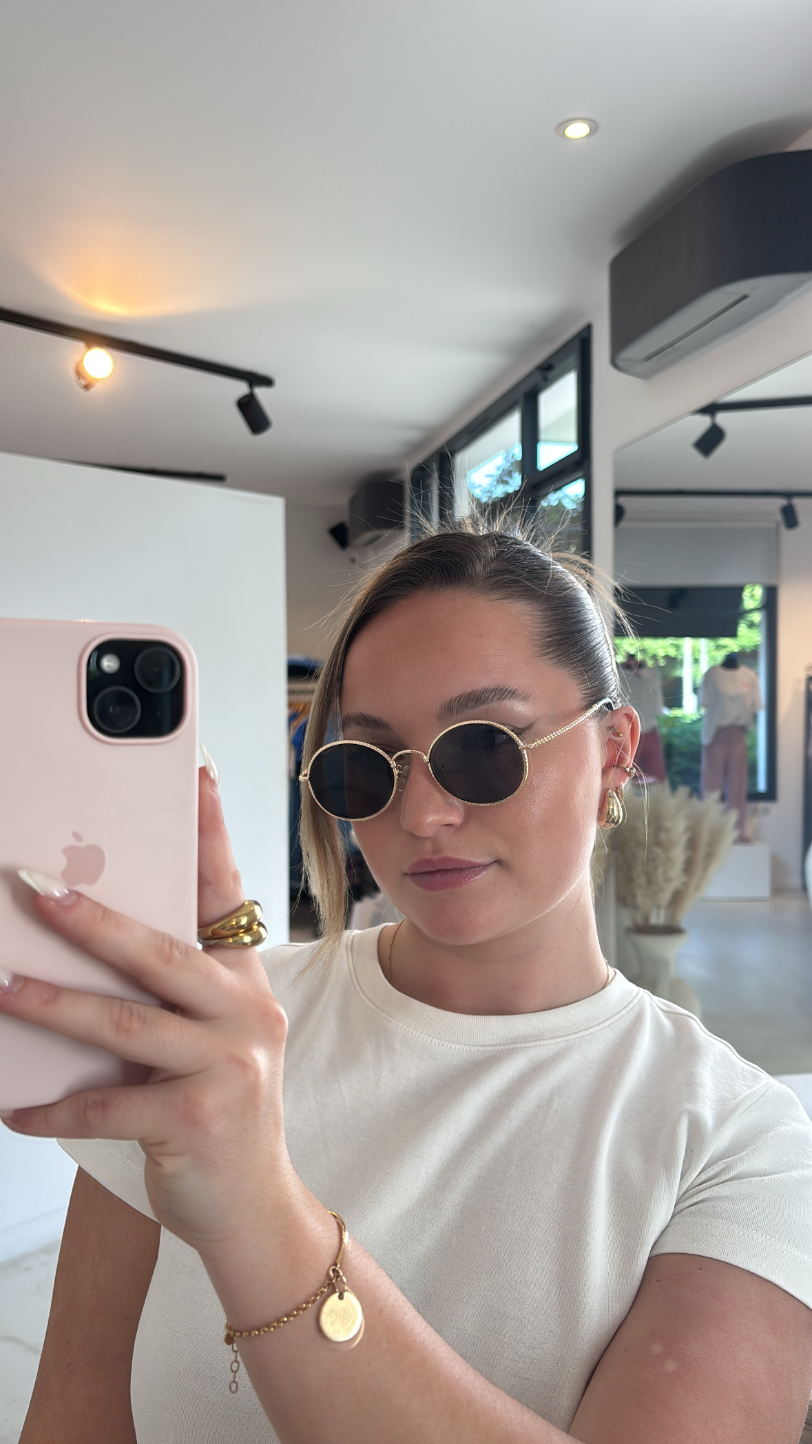 Lunettes de soleil à branches fines tressées dorées — vue 3