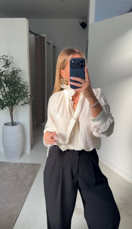 Blouse écru à col élégant — vue alternative