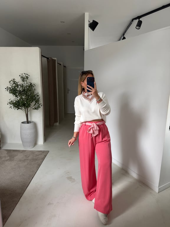 Pantalon fluide et large rose avec ceinturé rayée