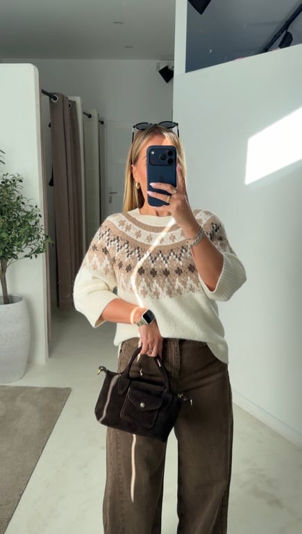 Pull manches 3/4 écru avec motifs beige et marron — vue alternative