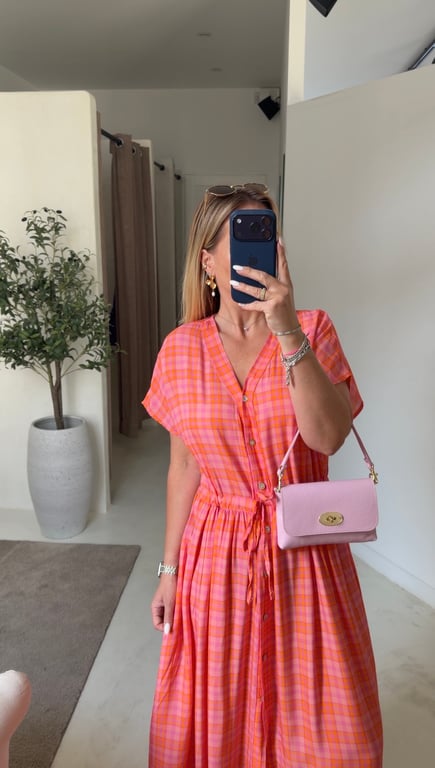 Robe longue à carreaux rose et orange — vue alternative