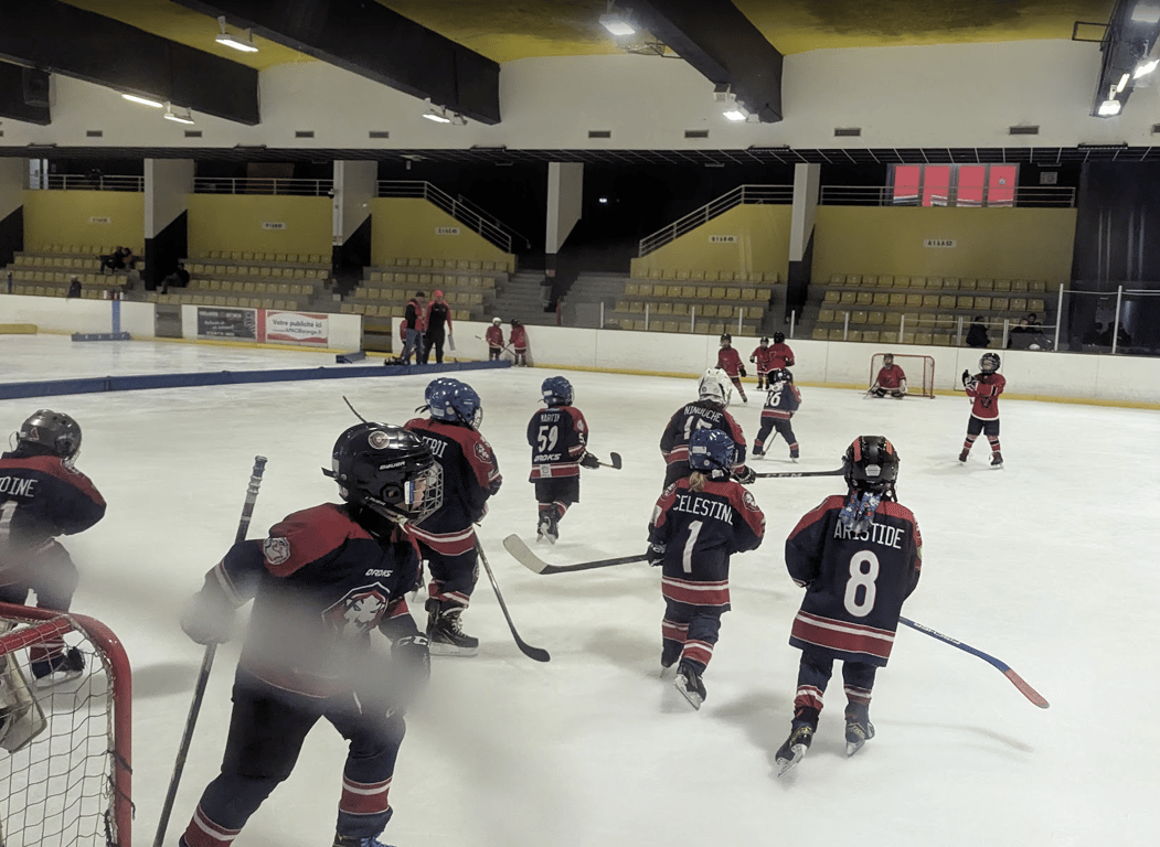 Combien coûte vraiment une saison de hockey sur glace pour un enfant ?