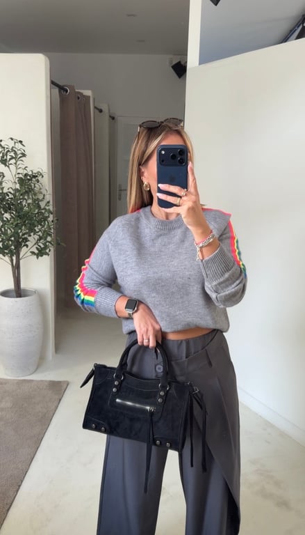 Pull col rond gris & bandes arc-en-ciel — vue alternative