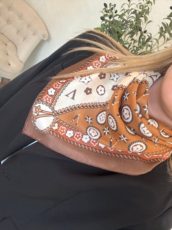 Foulard satiné inspi LV marron