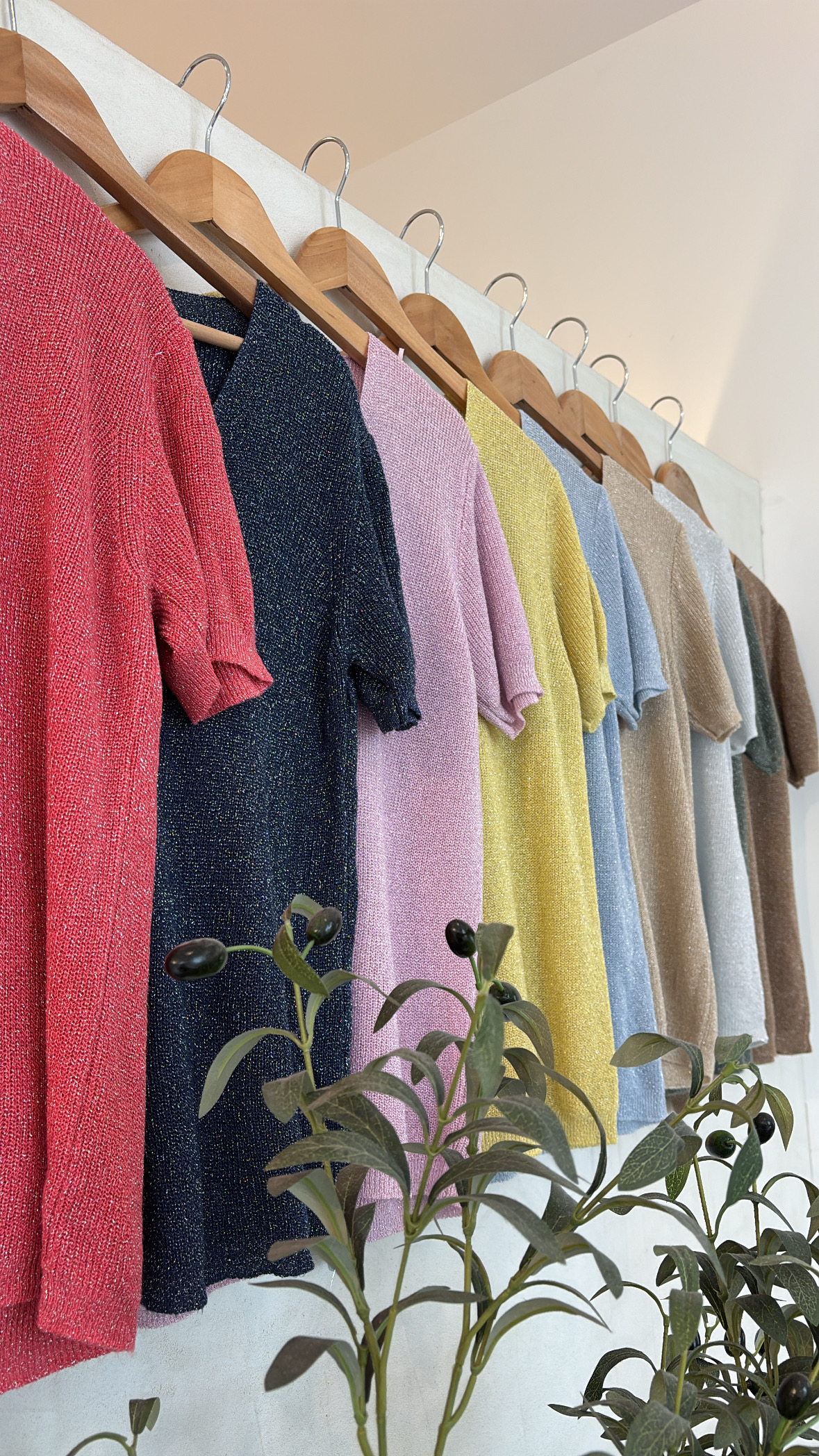 T-shirts col V avec fil argenté — vue alternative