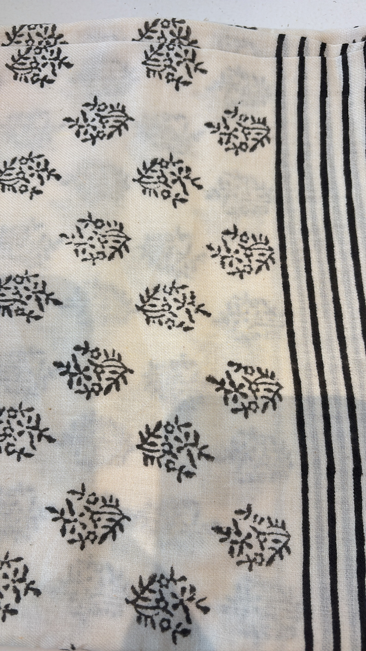 Grand foulard à motifs So Family — vue 36