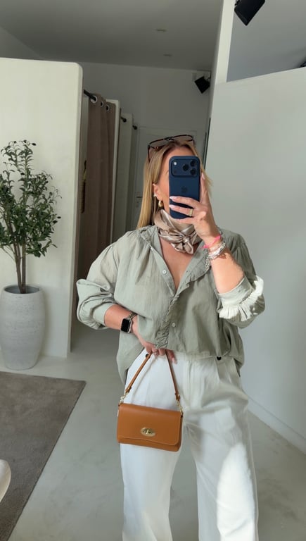 Foulard satiné écru à motifs beige — vue alternative