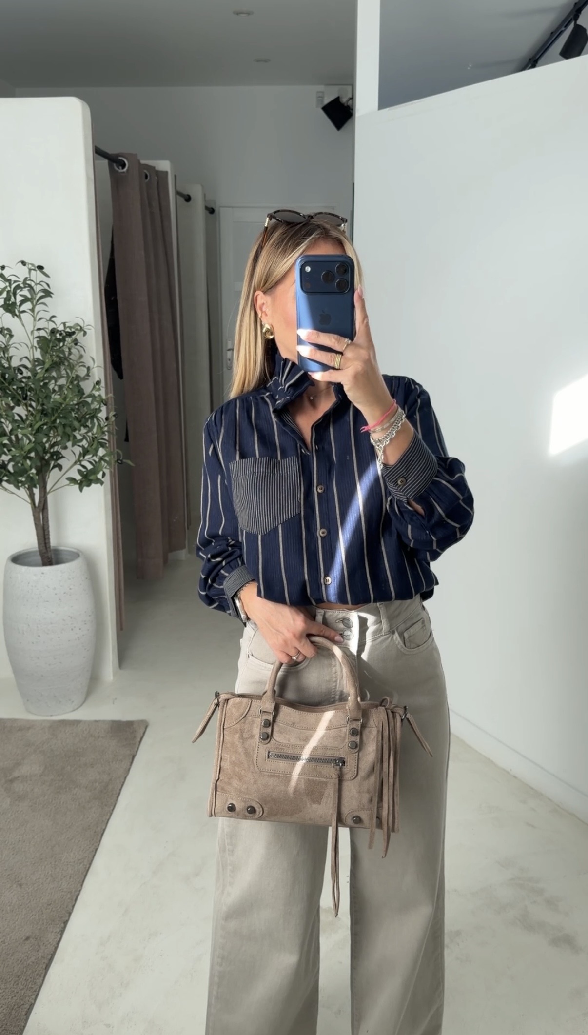Blouse bleu marine à rayures beige — vue 2