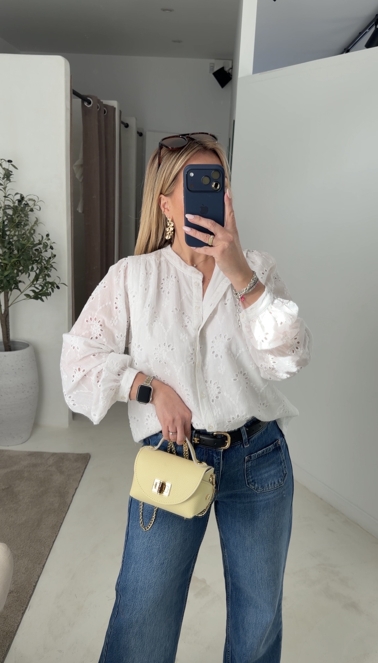 Blouse blanche broderies fleurs ajourées — vue 2