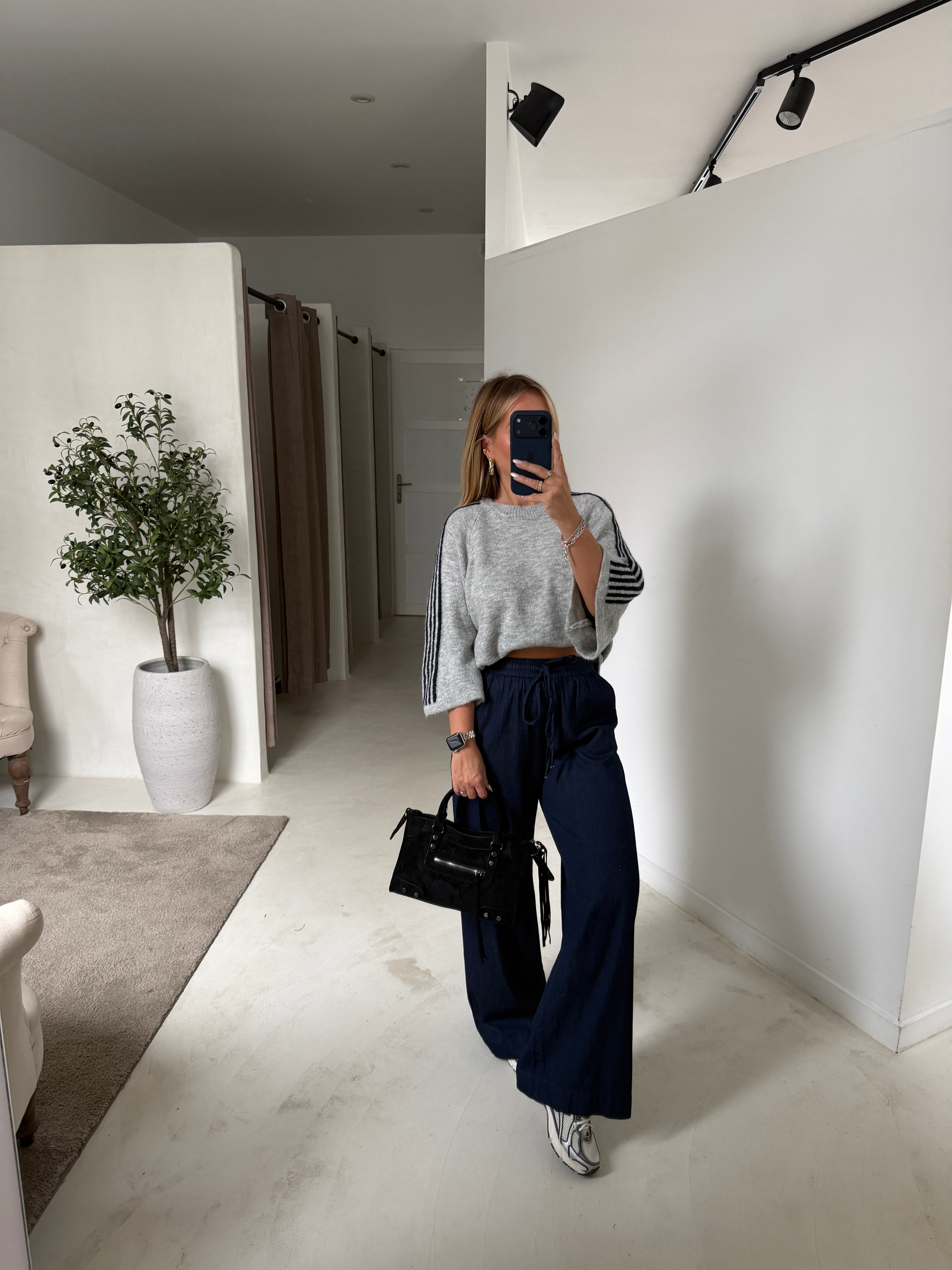Pull manches courtes gris avec bandes bleu — vue 2