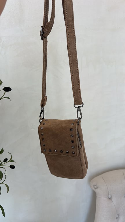 Pochette de téléphone en daim taupe