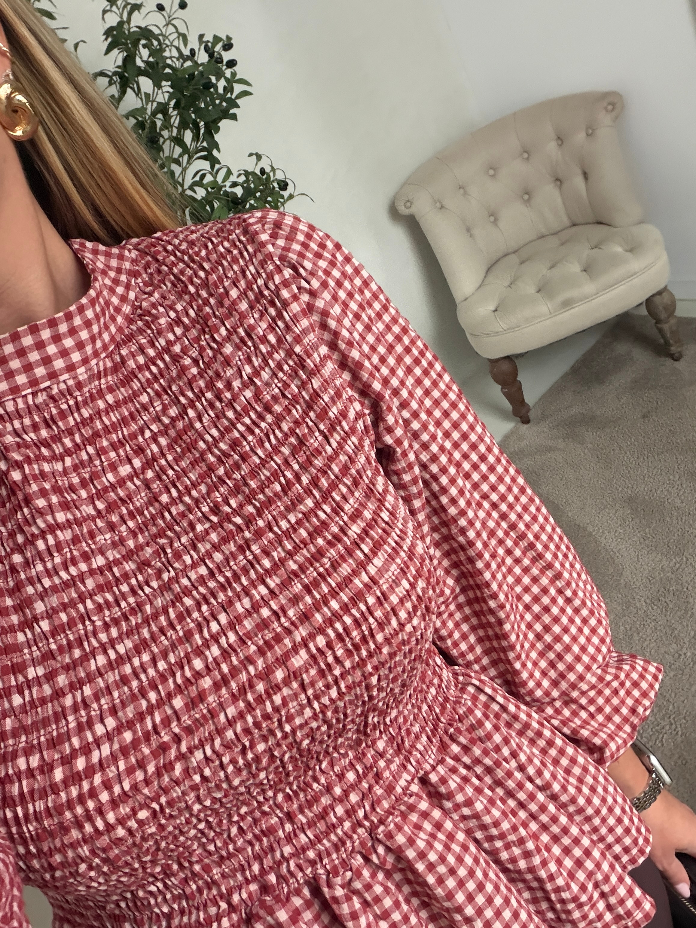 Blouse vichy rouge détails froncés au buste — vue 3