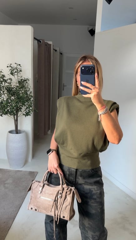 Top court à épaulettes kaki — vue alternative