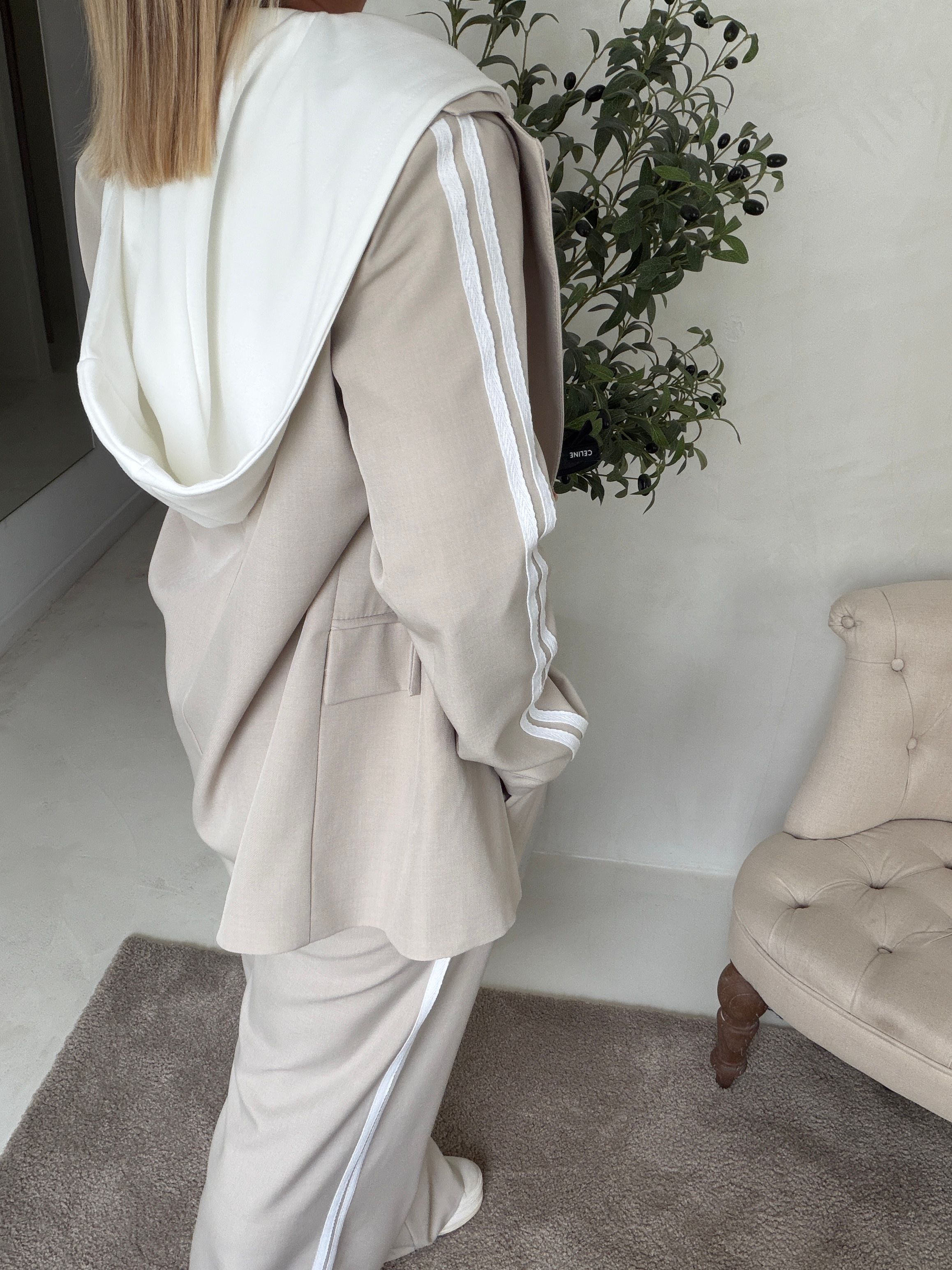 Blazer beige bandes blanches et capuche intégrée — vue alternative
