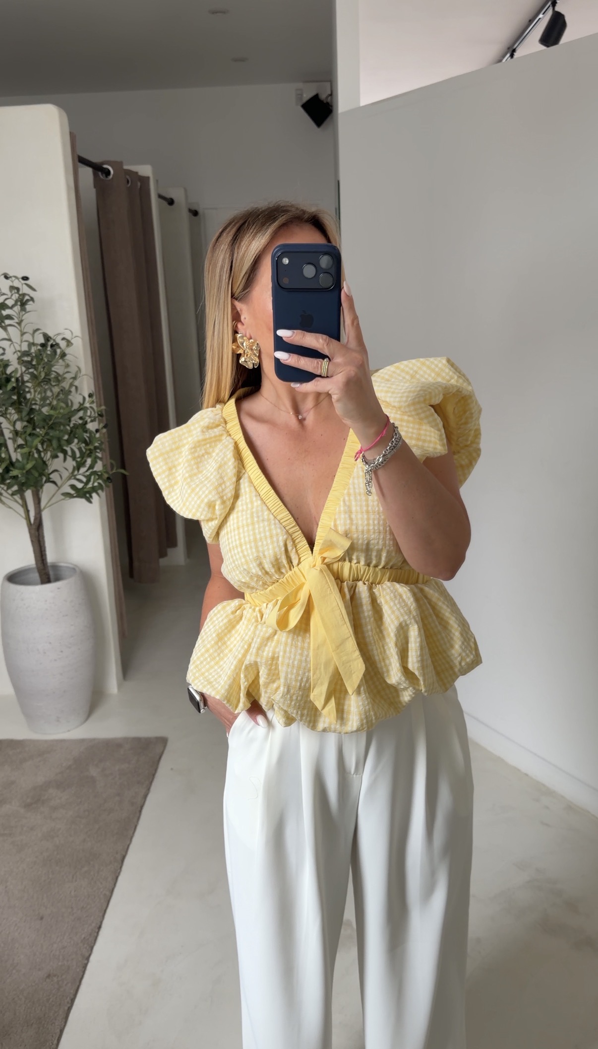 Blouse vichy jaune décolleté — vue 2