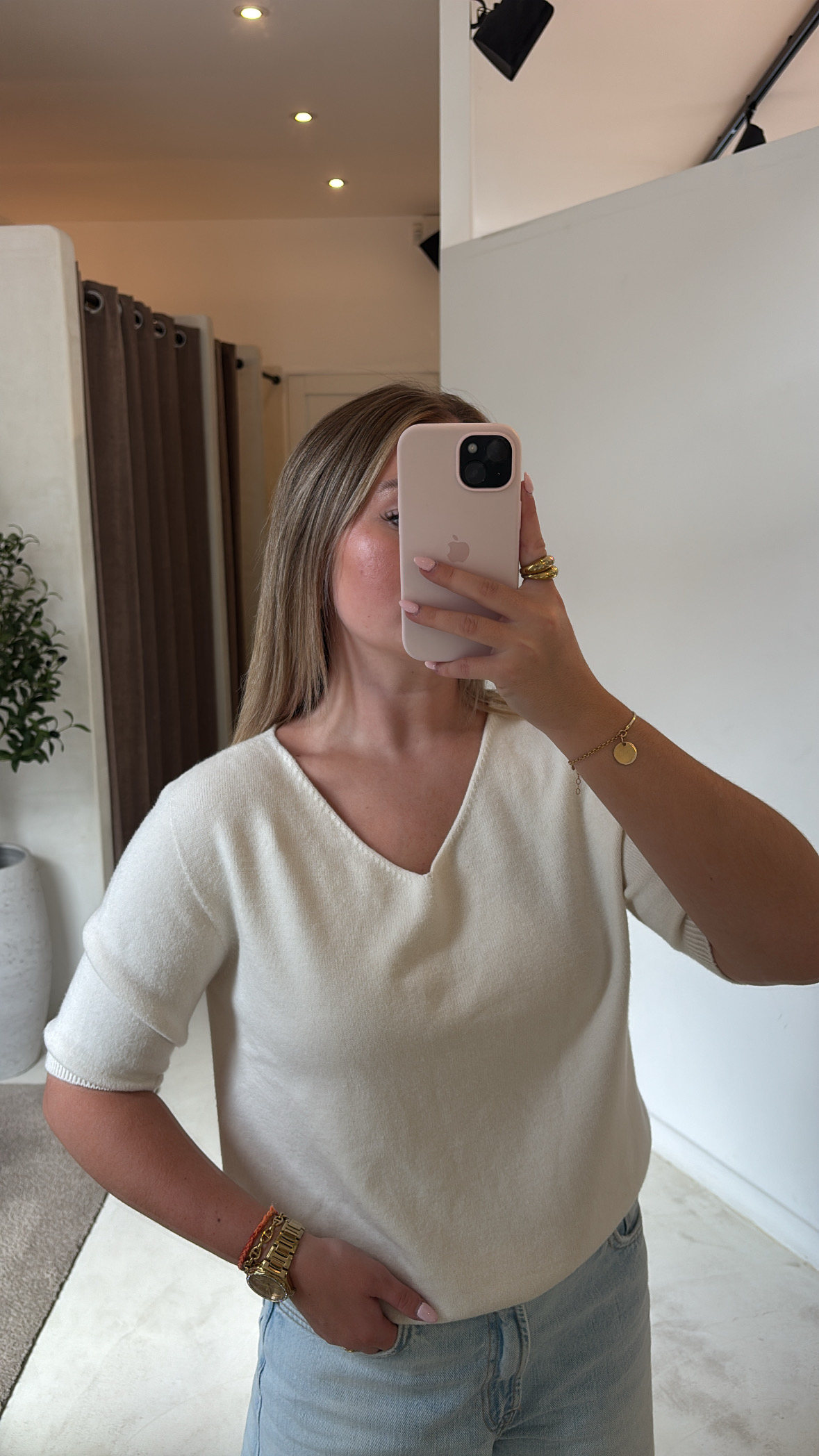 Pulls sans manches col V (plusieurs coloris) — vue 3
