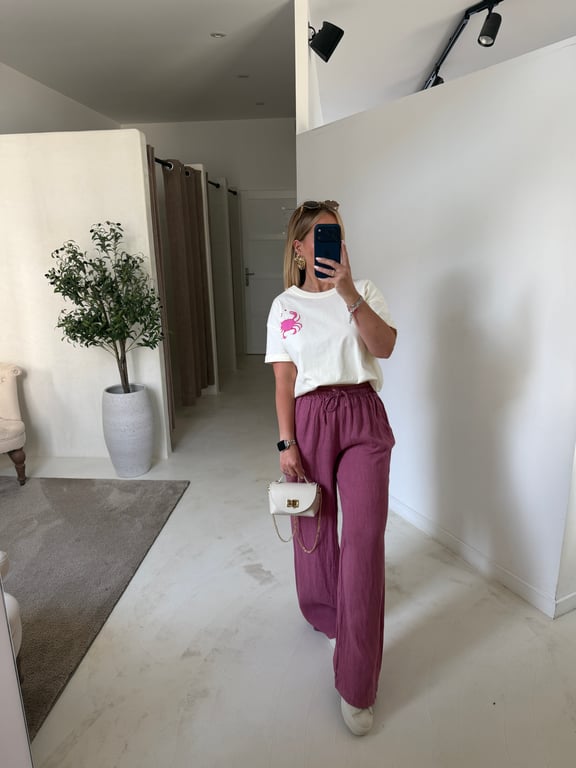 T-shirt jaune pâle avec crabe rose