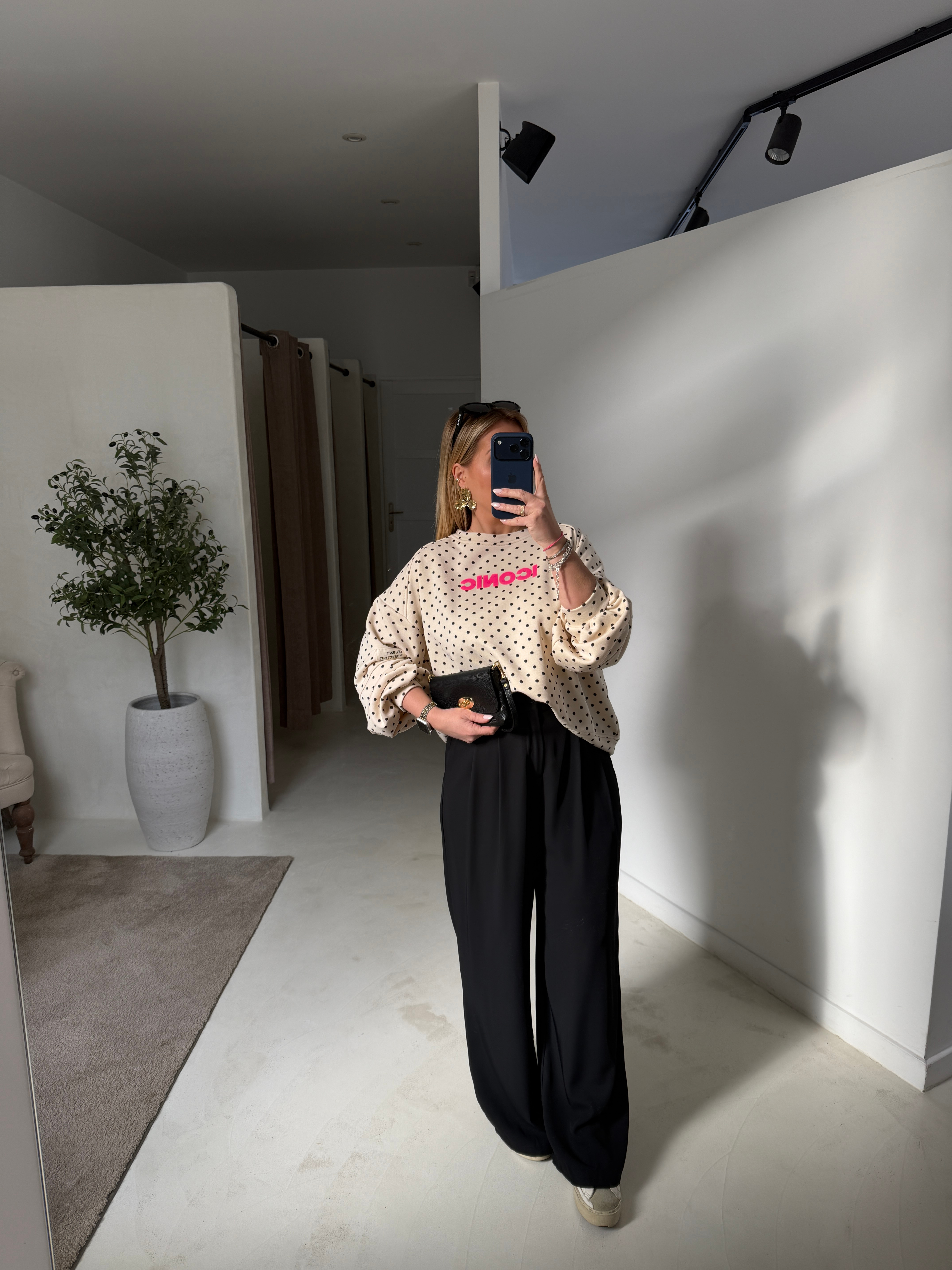 Pantalon large noir, taille élastiquée — vue 2