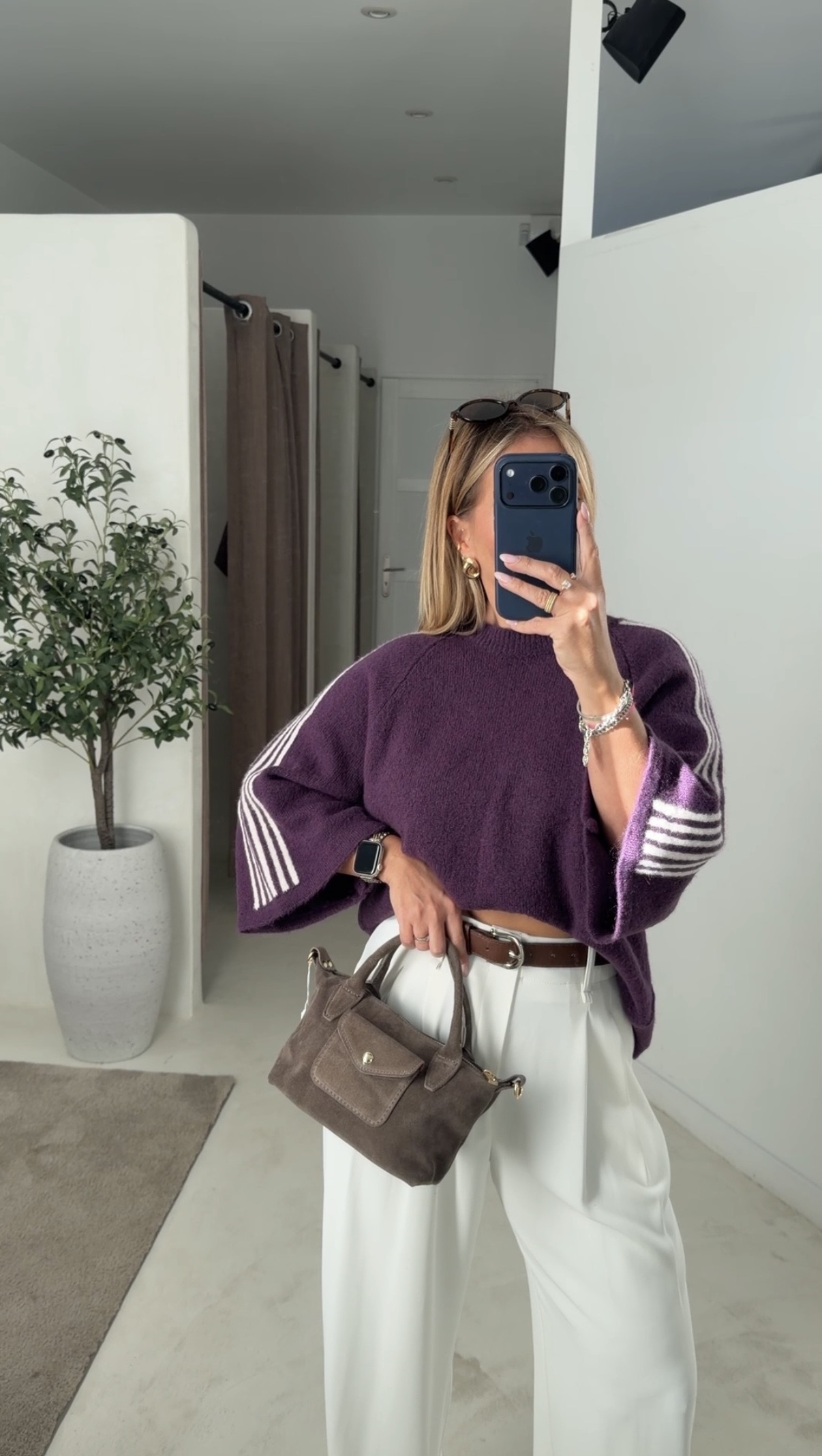 Pull manches courtes violet avec bandes blanches — vue 2