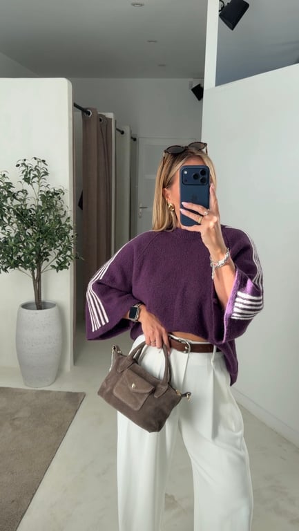 Pull manches courtes violet avec bandes blanches — vue alternative