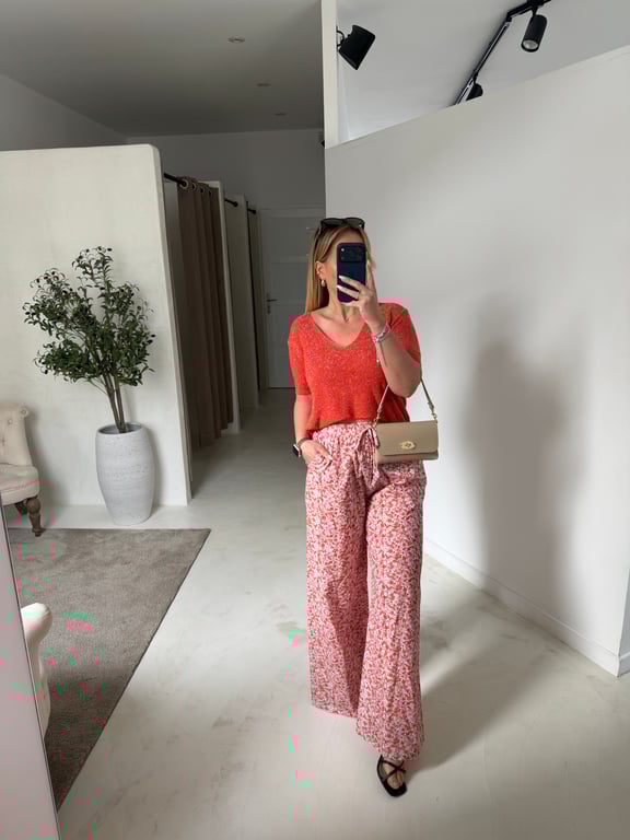 Pantalon léger à fleurs tons orangés