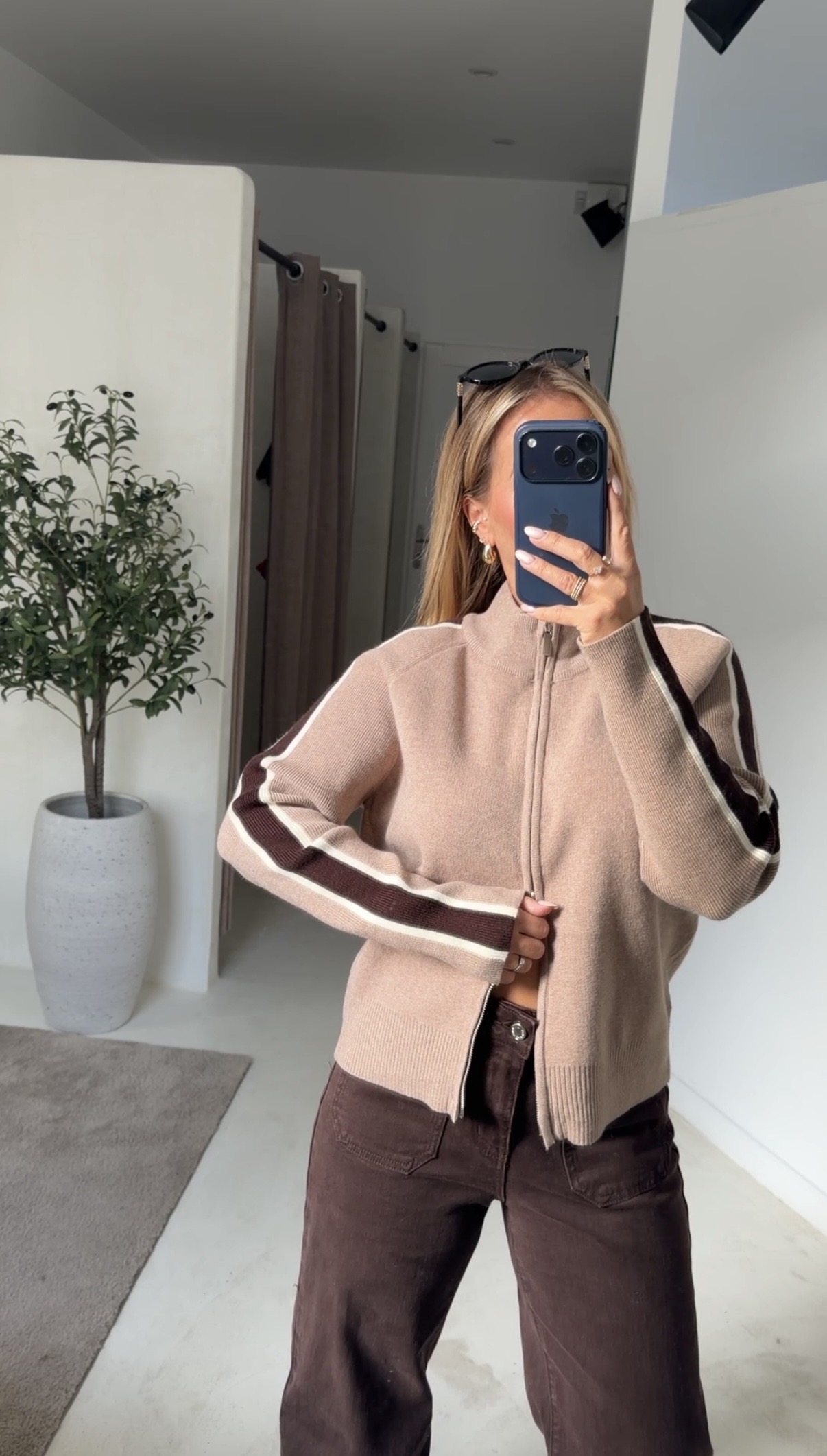 Cardigan beige avec bandes marron — vue 2