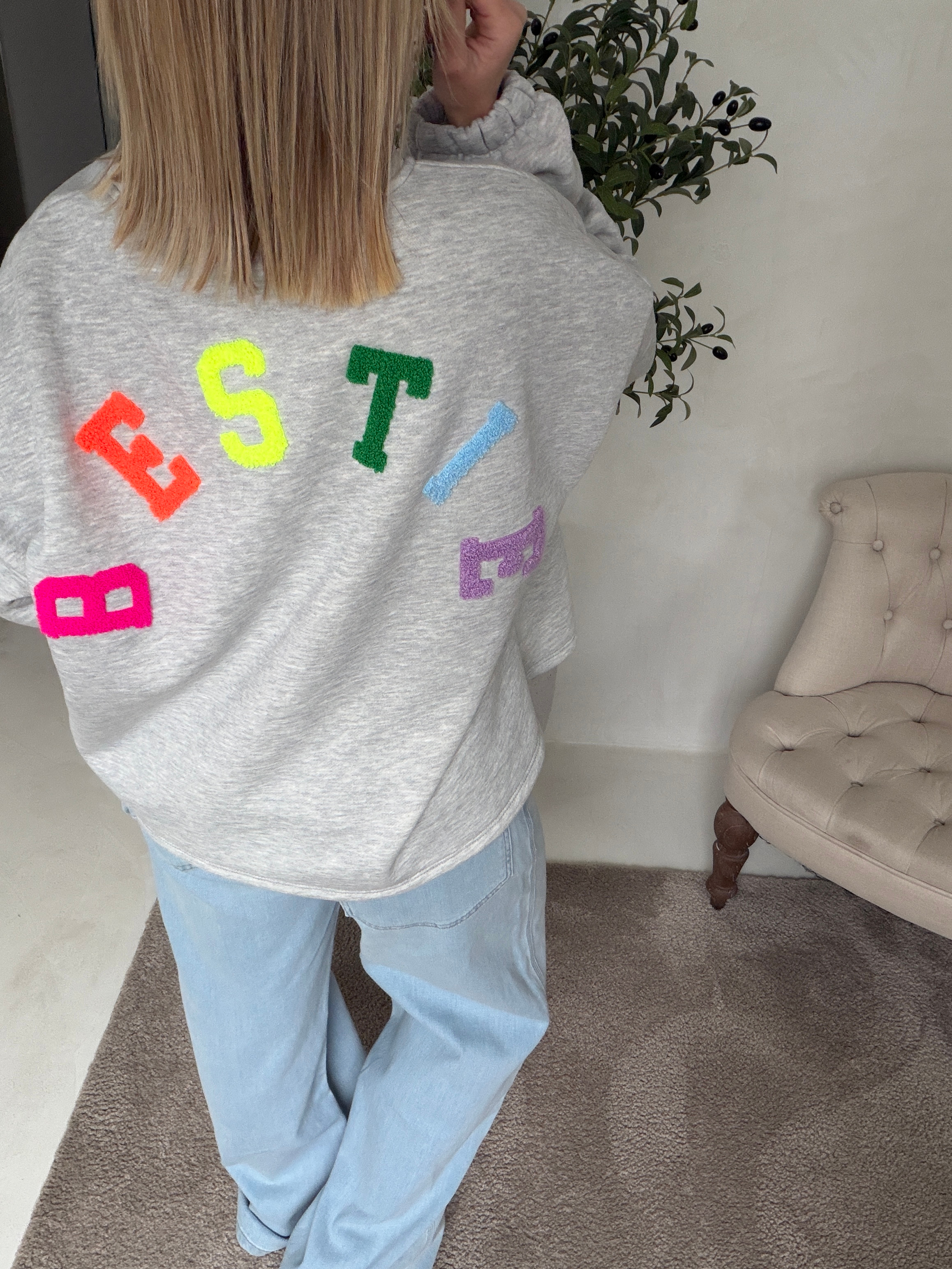 Sweat oversize gris « bestie » — vue 2