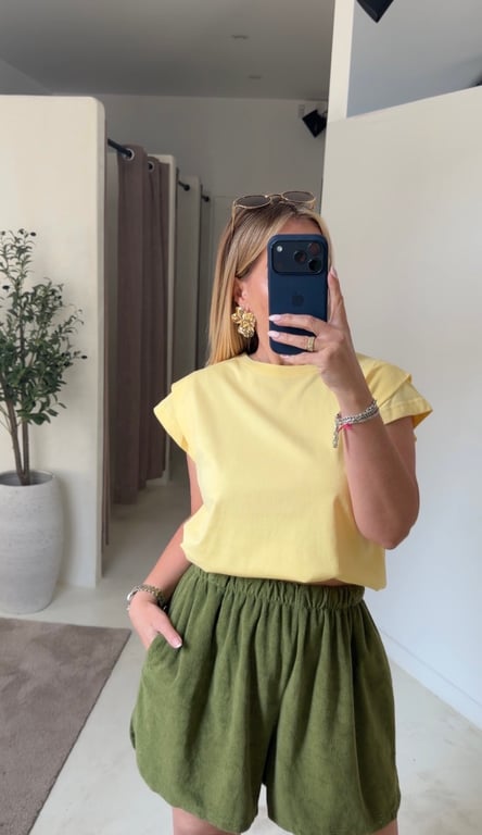 T-shirt jaune à manches épaulettes