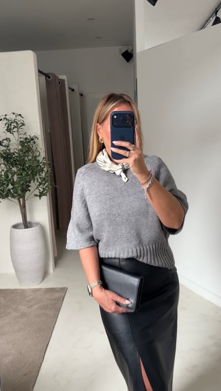 Pull en maille épaisse gris manches courtes