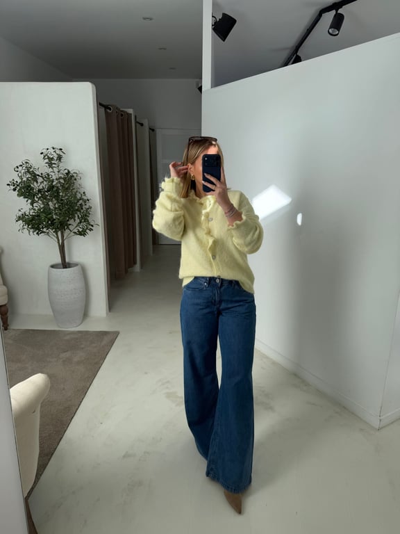 Gilet jaune orné de volants au col - Prêt-à-porter | Sodress