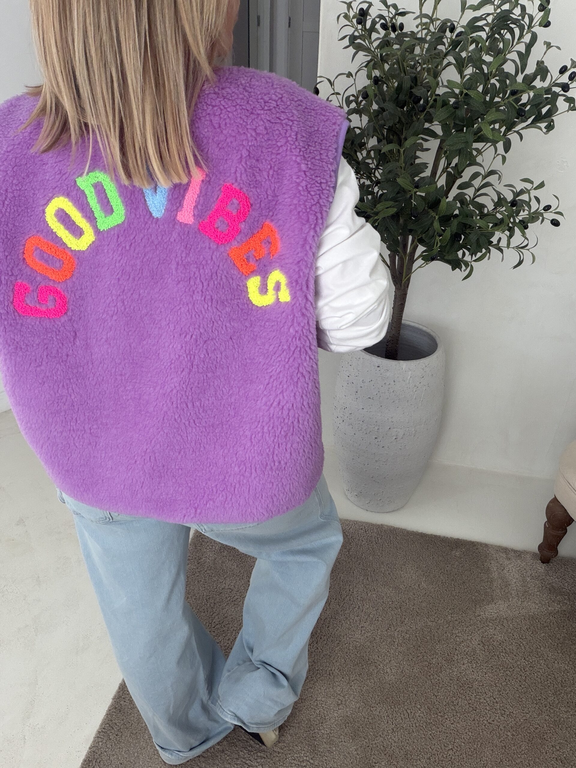 Gilet sans manches molletonné violet « good vibes » — vue 2