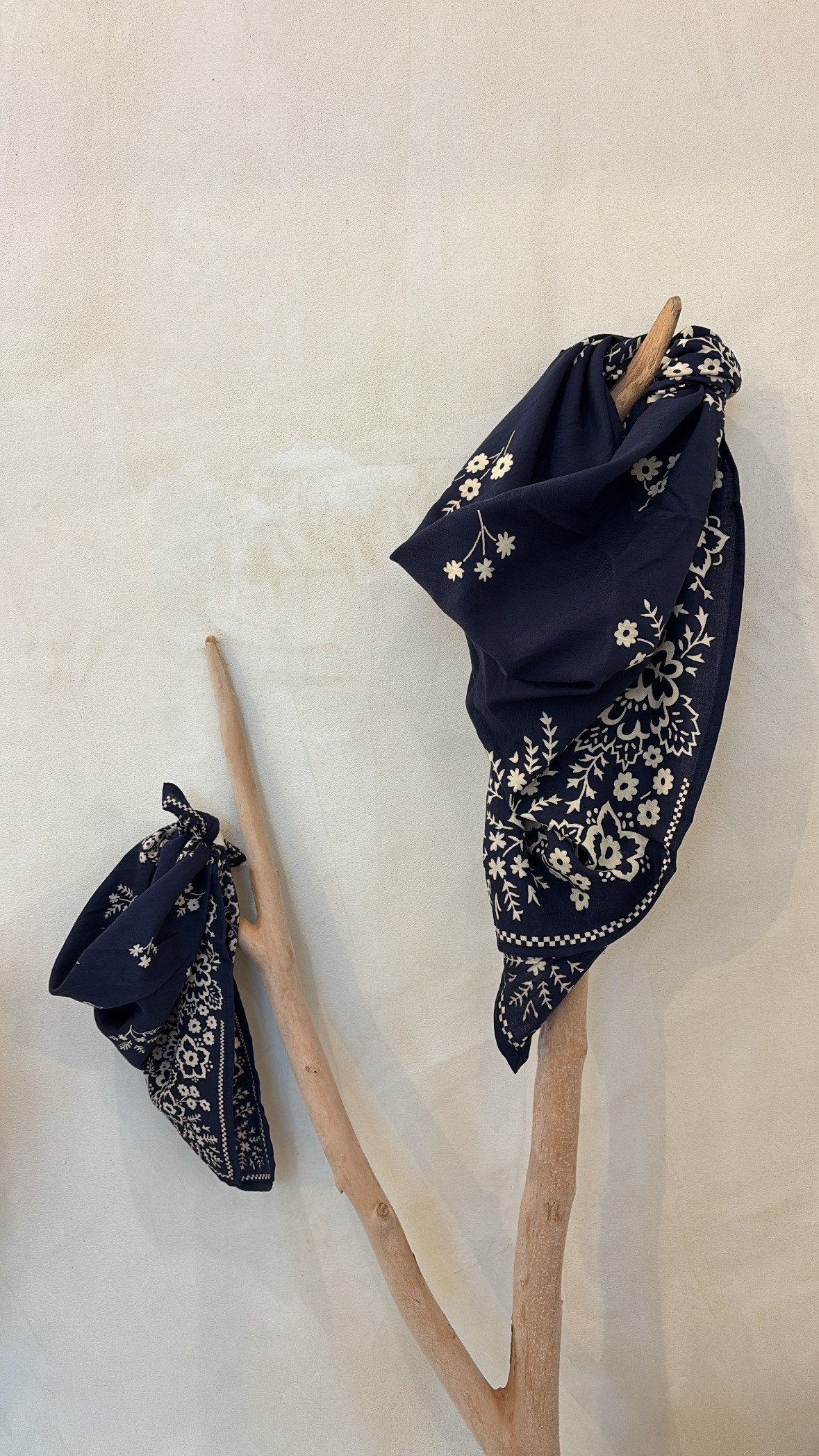 Grand foulard à motifs So Family — vue 4