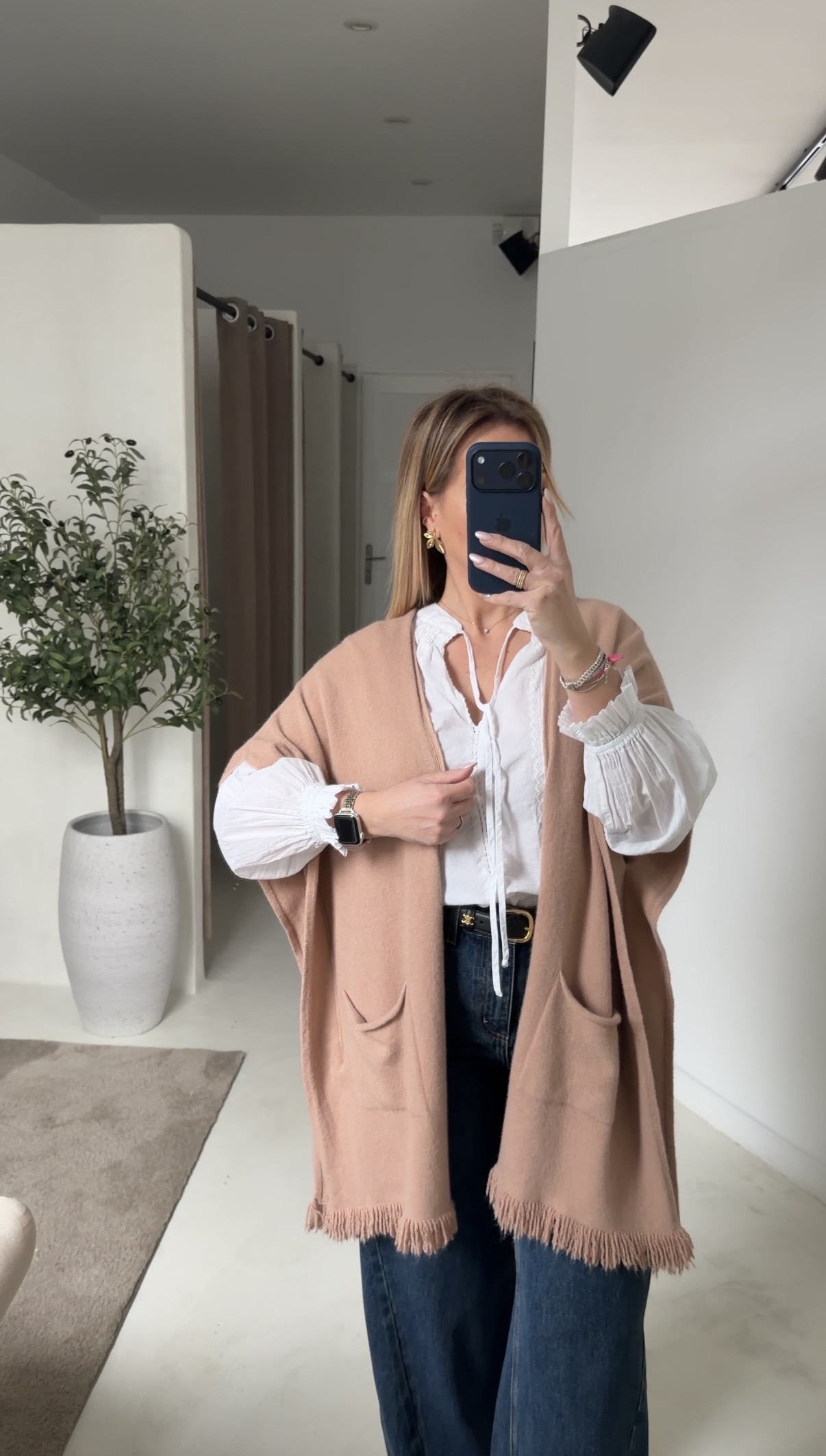 Long gilet sans manches camel, poches et franges — vue 2