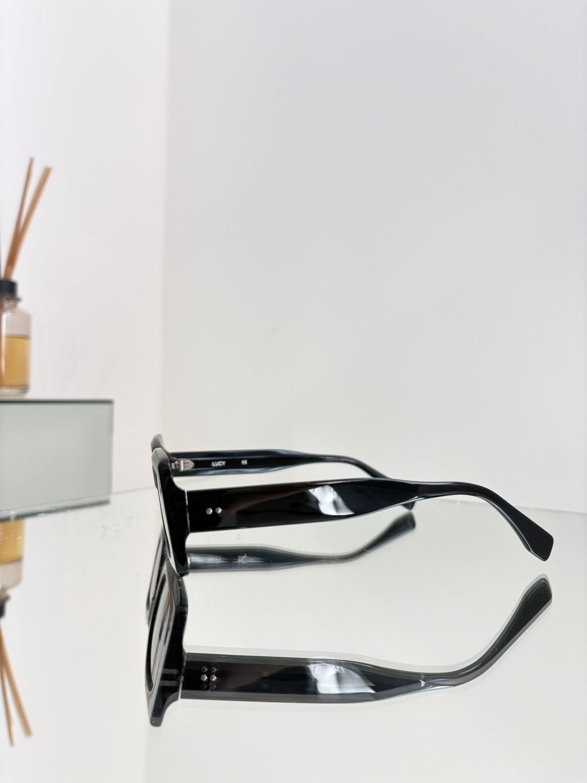 Lunettes de soleil noire — vue 2