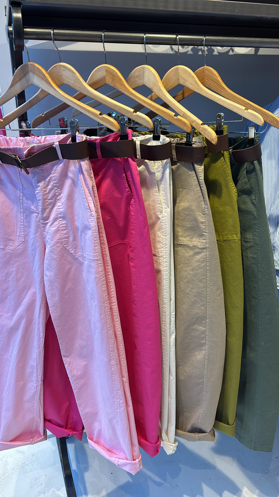 Pantalon ballon rose pâle ceinturé — vue 2
