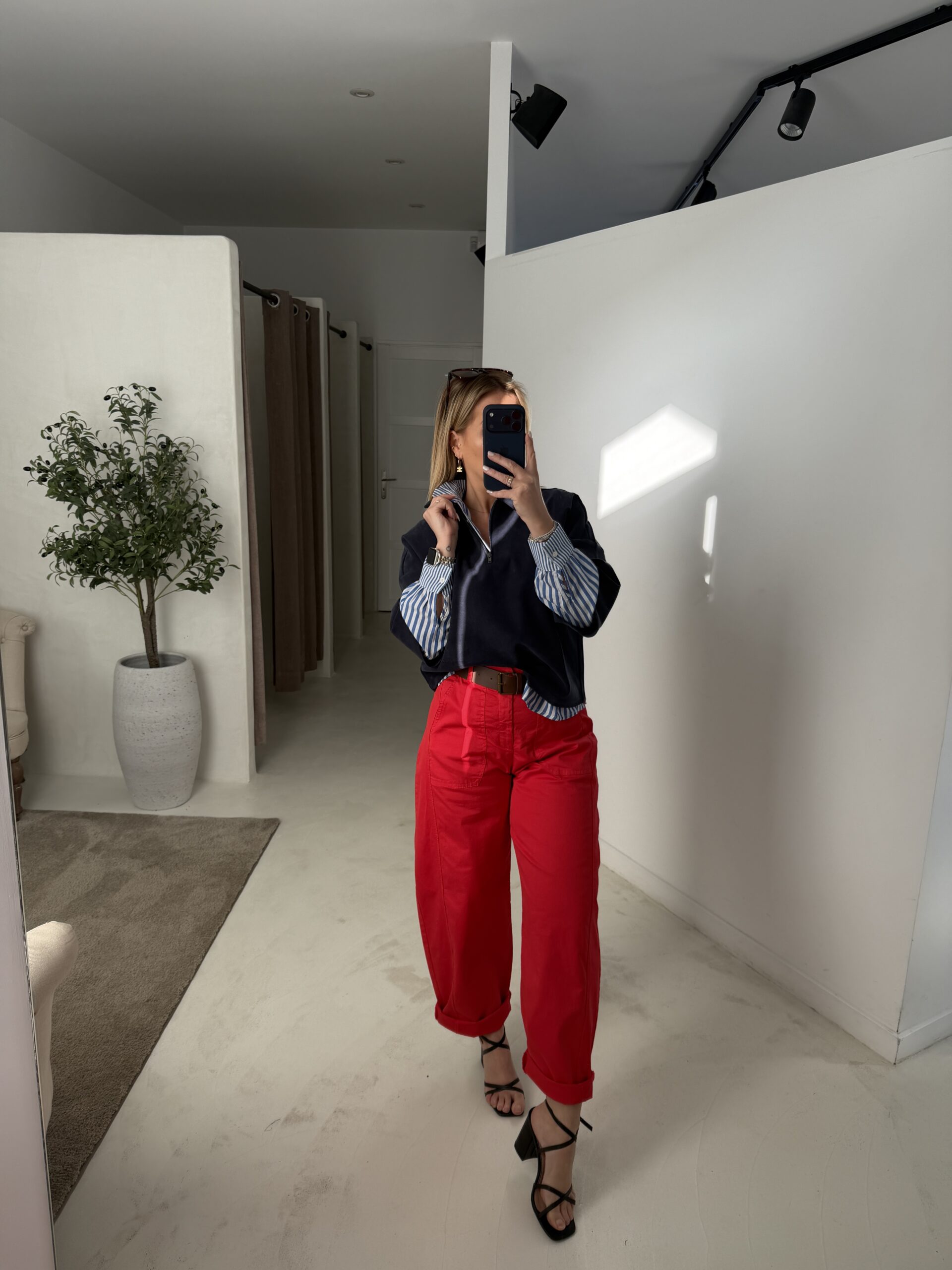 Pantalon ballon rouge ceinturé — vue 3
