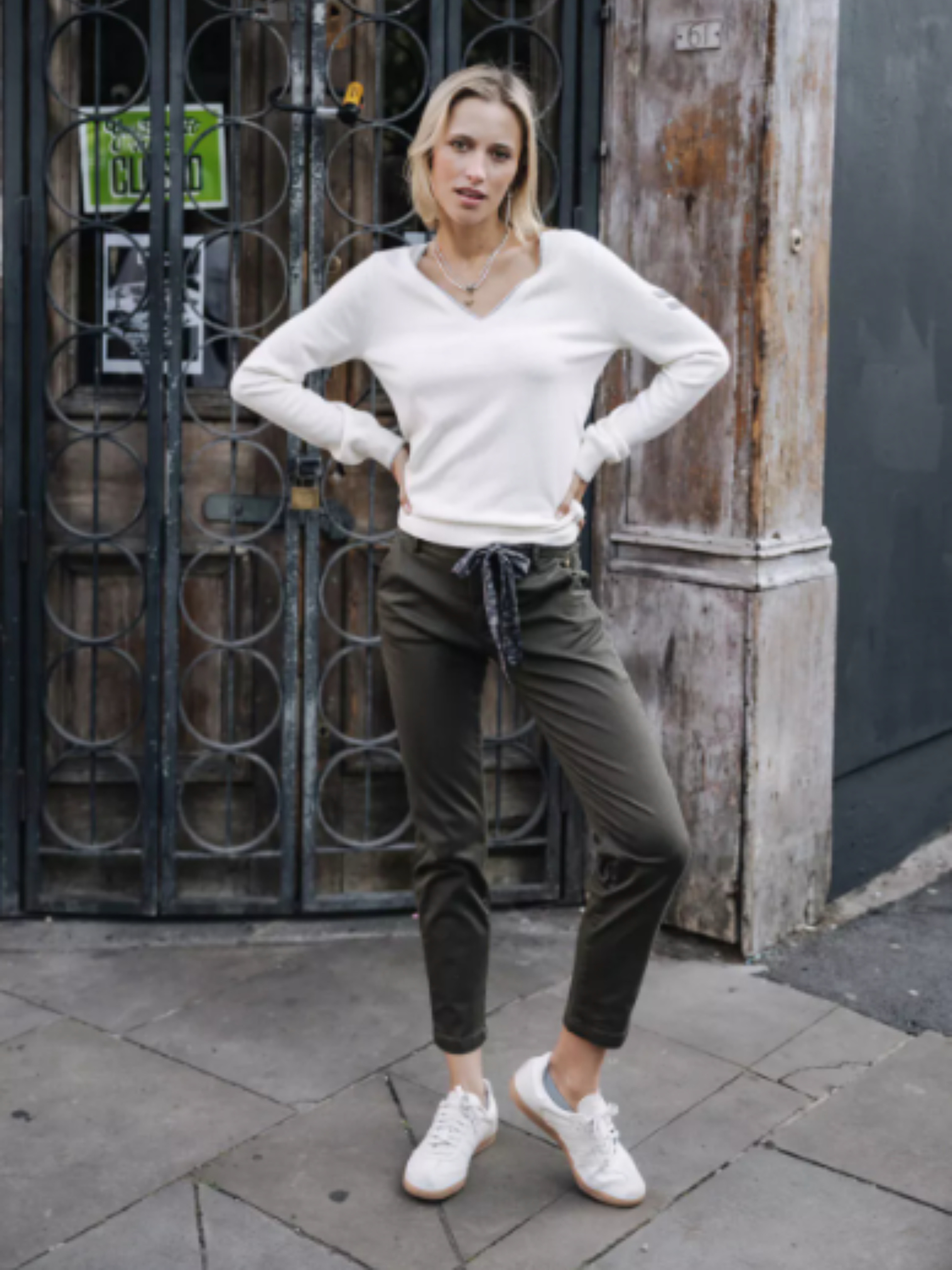 Pantalon chino kaki avec ceinture — vue 2