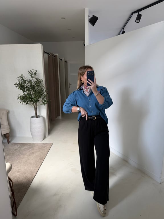 Pantalon fluide et large noir ceinturé
