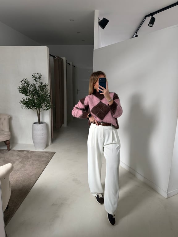 Pull col montant à carreaux, marron et rose — vue alternative