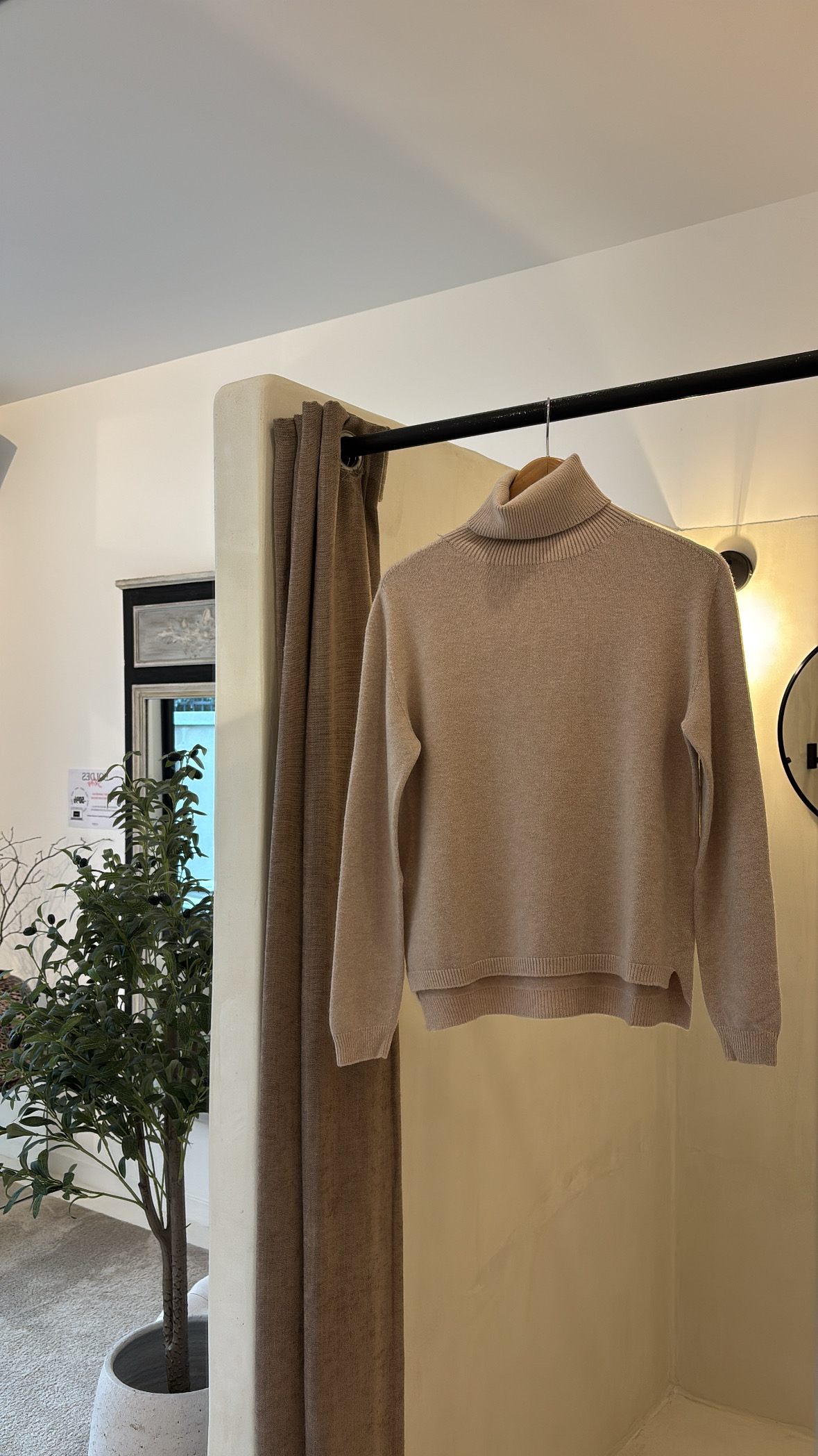 Pull col roulé toucher cachemire beige — vue 3
