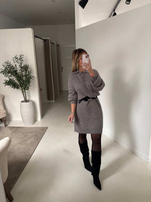 Robe midi en maille gris avec col et boutons