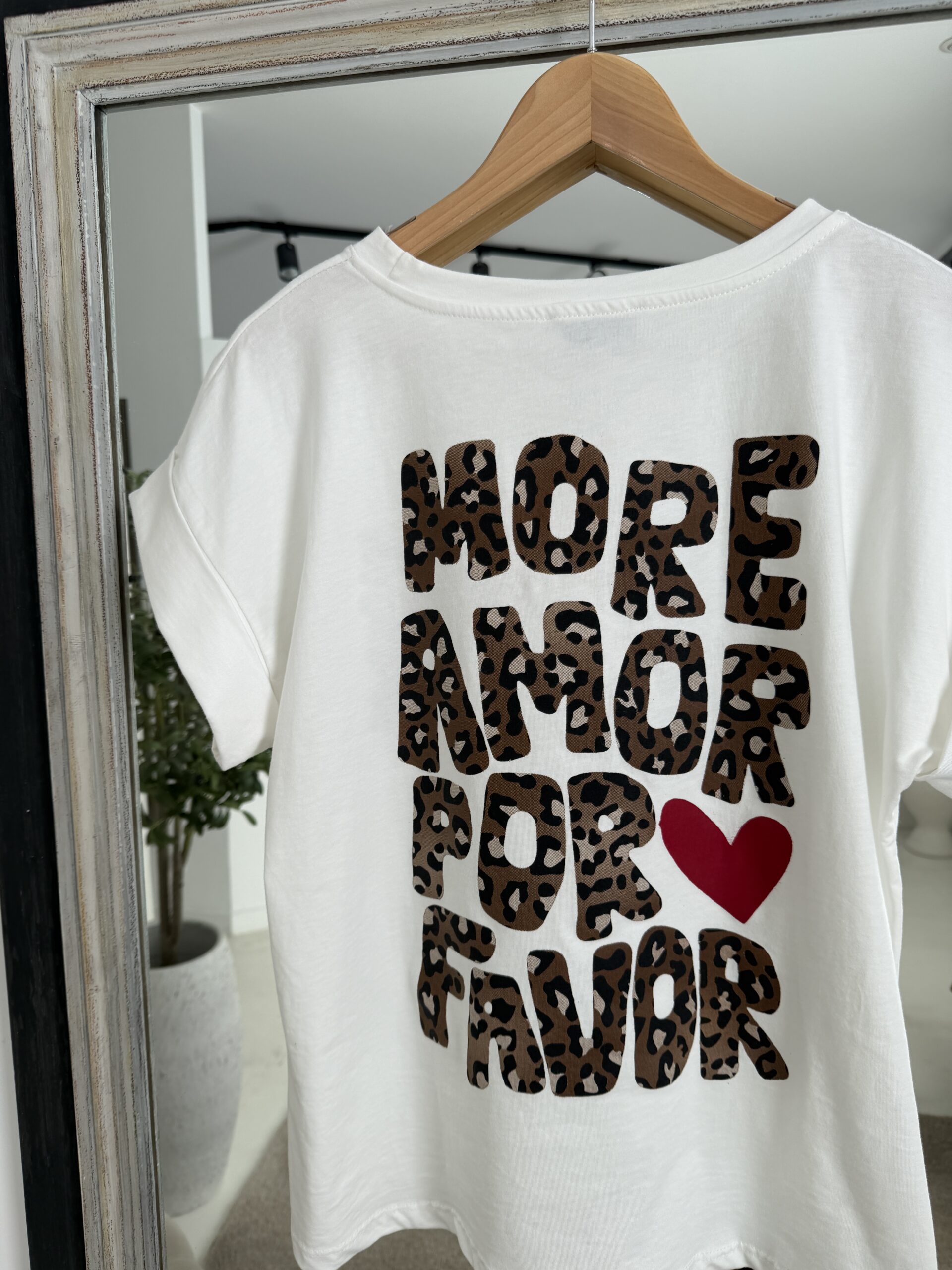 T-shirt blanc more amore por favor léopard — vue 3