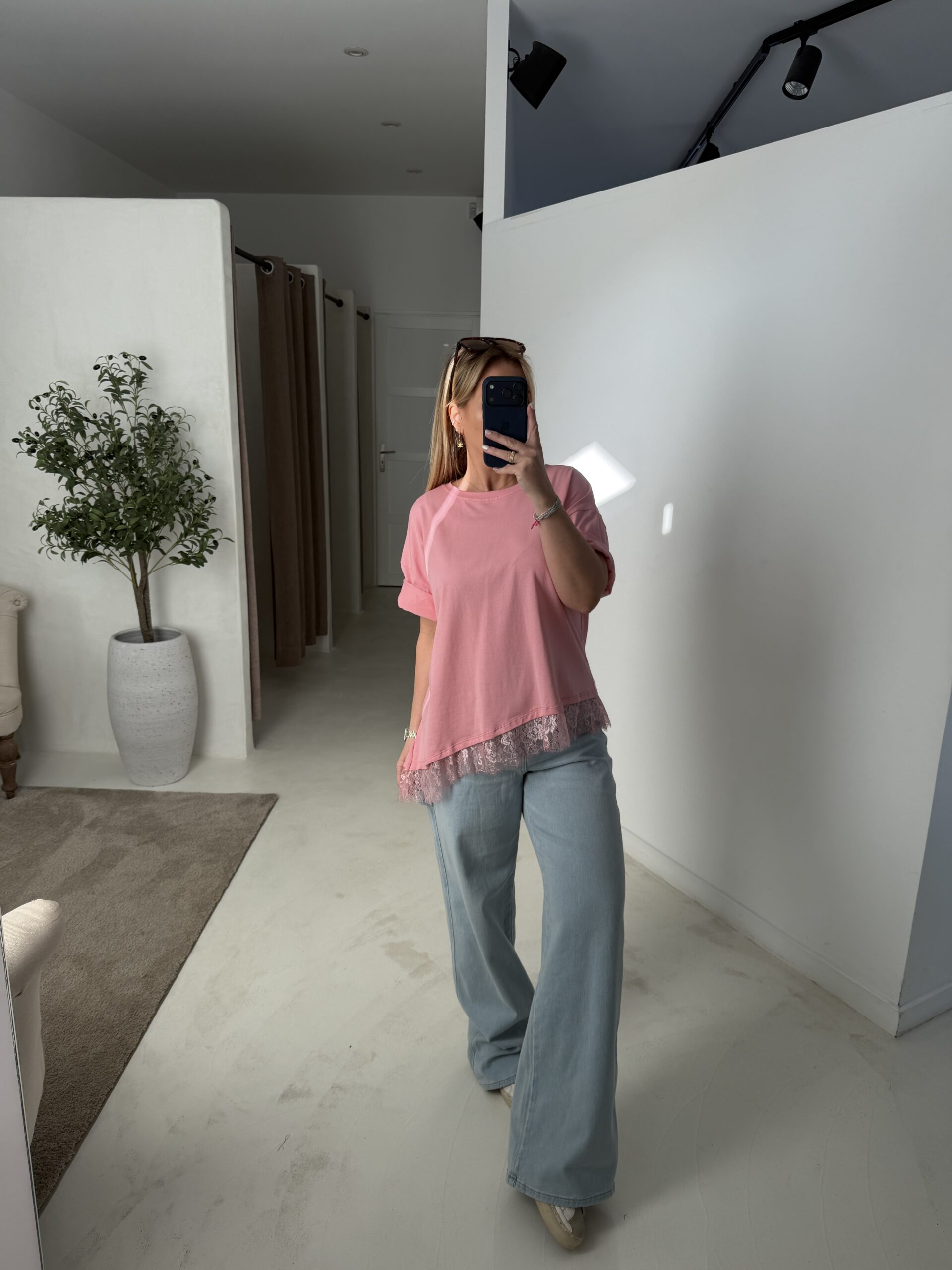 T-shirt rose avec dentelle asymétrique - Prêt-à-porter | Sodress