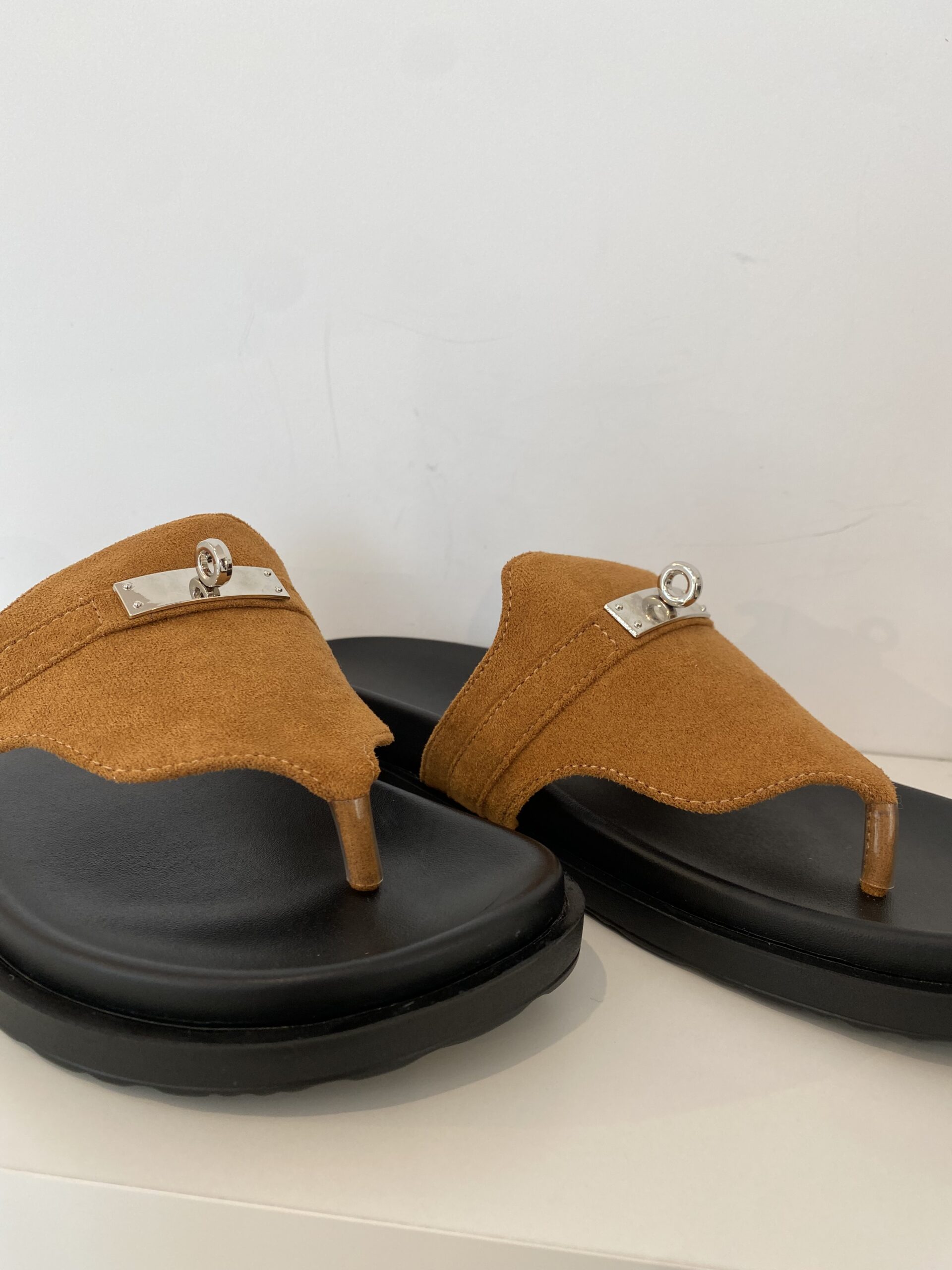 Tongs à détail métallique