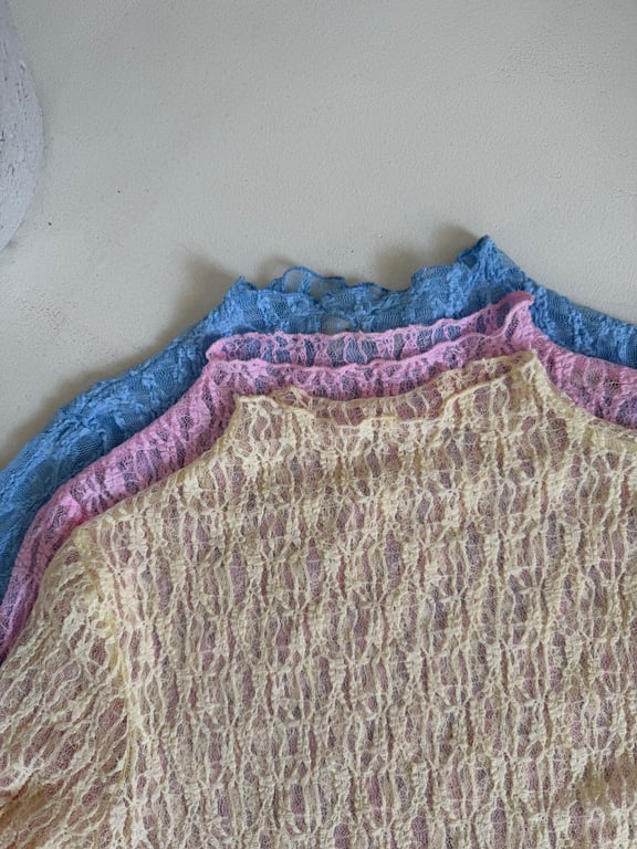 Top en dentelle manches longues rose — vue alternative