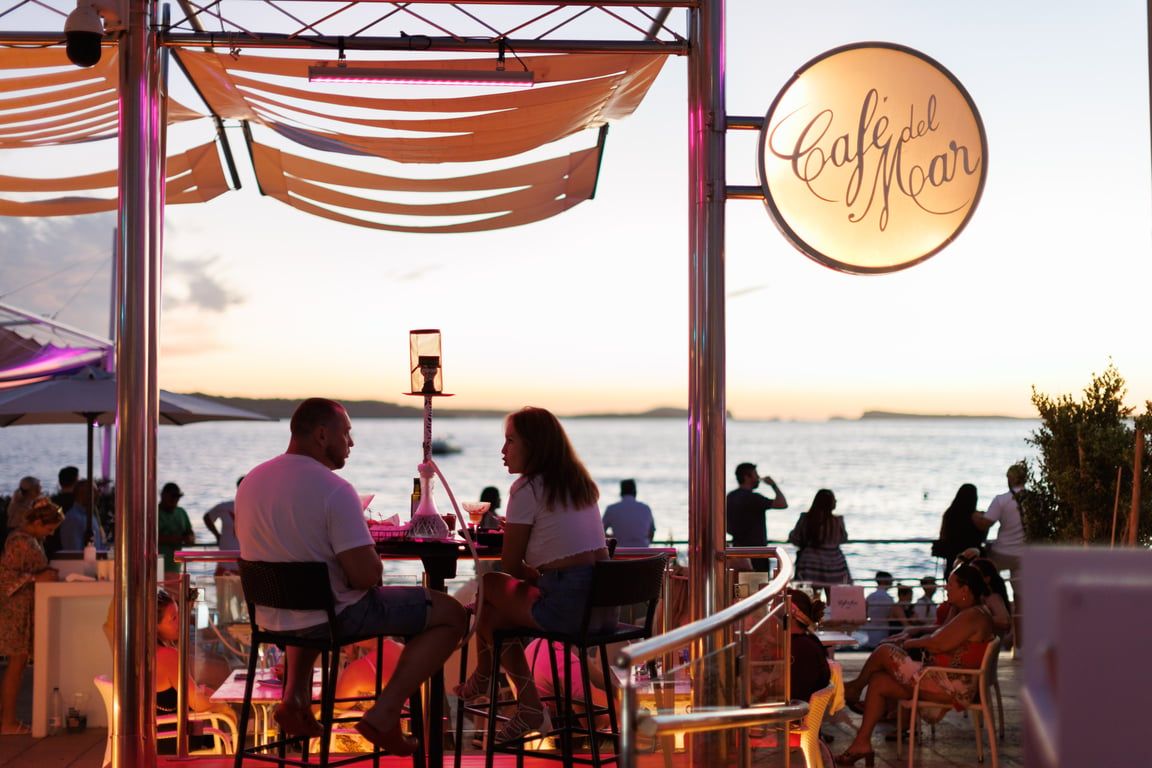 Cafe Der Mar　カフェ・デル・マー2　チルアウト・コンピ最高峰　3LP Ibiza Cafe del Marへ行く｜Yuta Konishi